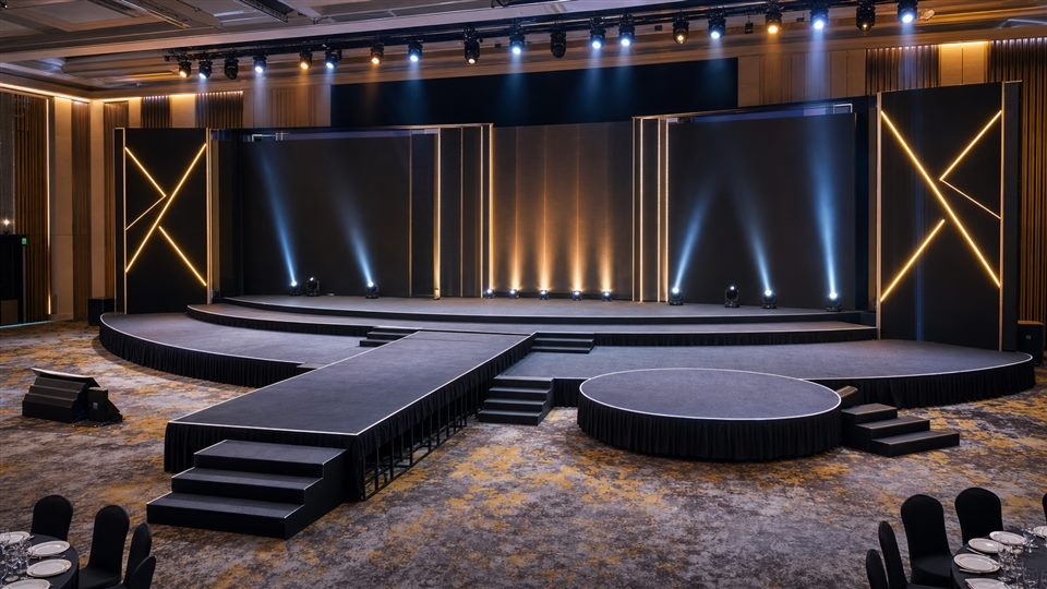 Custom modular stage rental example setup